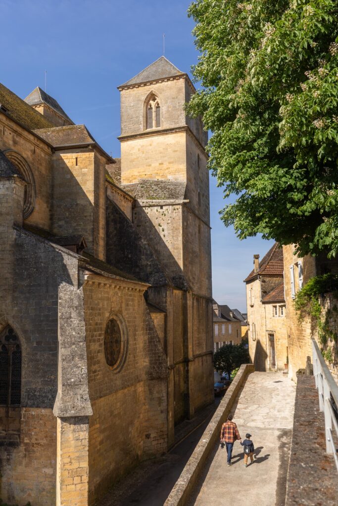 ruelles médiévales de Gourdon lors d'un week-end dans le Lot
