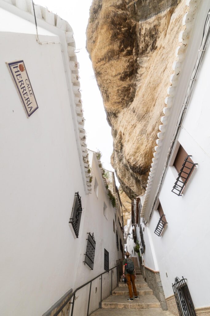 Maisons construites sous la roche à Setenil de las Bodegas