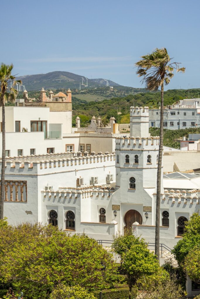 Centre historique de Tarifa aux maisons blanches