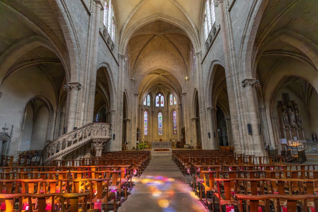 La collégiale Notre-Dame-d'Espérance de Montbrison dans le Forez