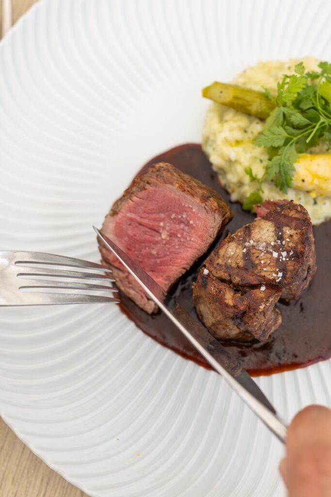 L'Instant Présent à Marols, restaurant du Domaine et Château de Valinches