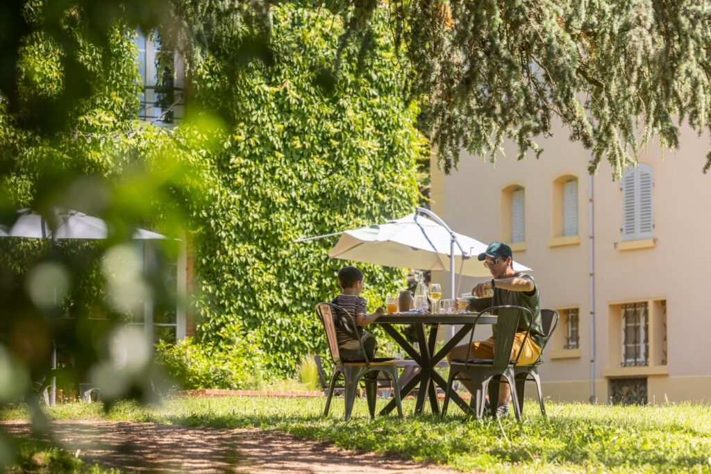 Table des Ateliers des Grands Cèdres et sa cuisine de saison dans le Roannais