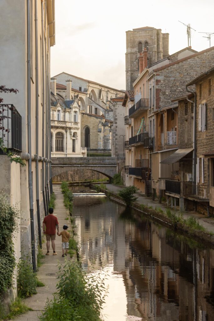 Promenade au bord du Visezy à Montbrison dans la Loire