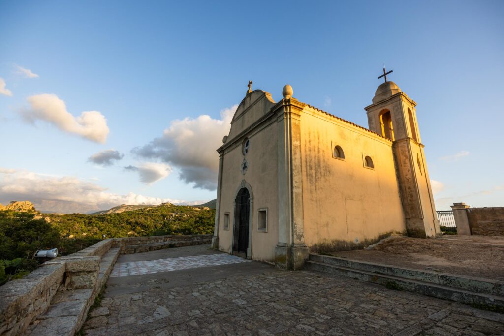 Chapelle Notre-Dame-de-la-Serra sur les hauteurs de Calvi