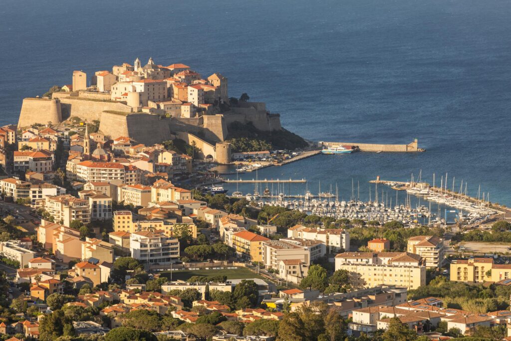 La baie de Calvi depuis la chapelle Notre-Dame-de-la-Serra