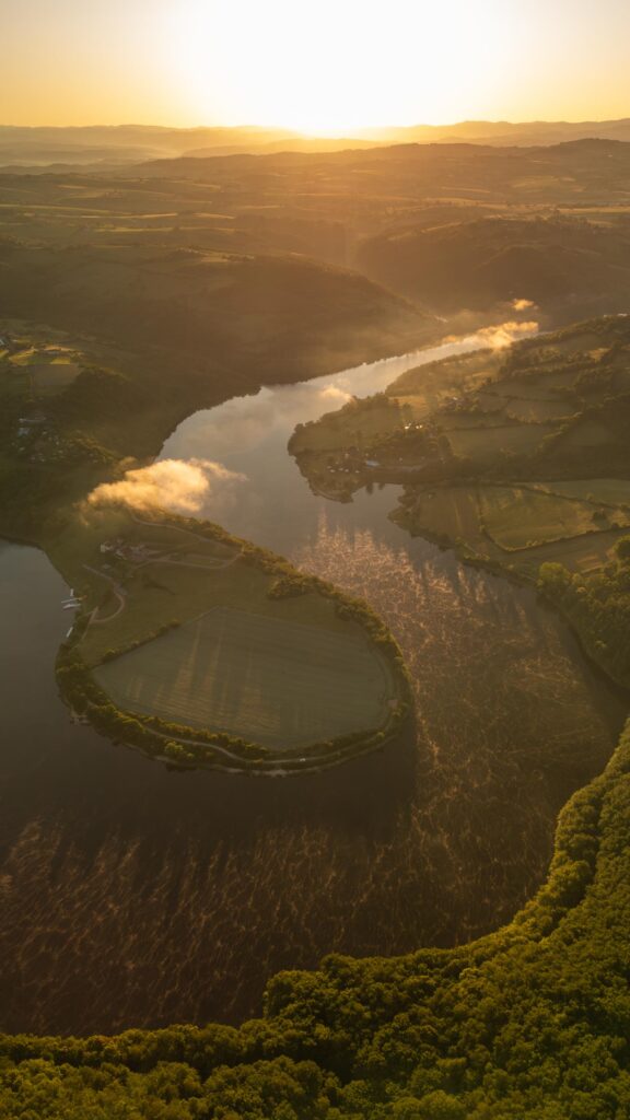 Belvédère du Pêt d'Âne et paysage sauvage des gorges de la Loire