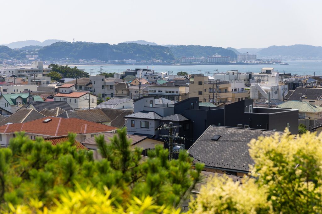 Vue sur la baie de Kamakura depuis Hase-Dera