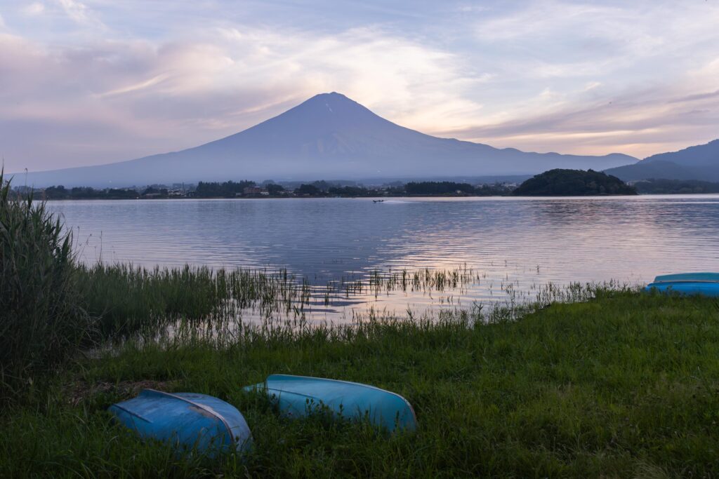 Mont Fuji depuis les rives du lac Kawaguchi